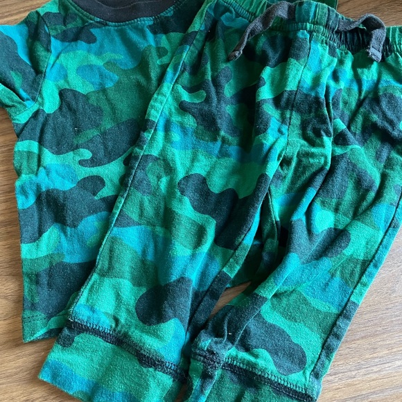 Brannan’s Baby Gap 2 PC Camo Set - Picture 2 of 3